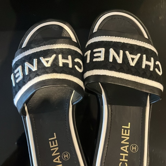 Chanel Lambskin Embroidered CC Mule Sandal 37 Black White - Picture 5 of 11